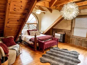 *Luxury Cabin* Near Hocking. Hot Tub. Sleeps 14! - Image 3