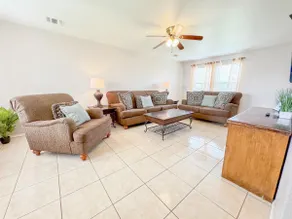 Spacious 4br 2half 5bh Family Fun Huge Yard - Image 2