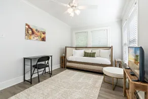Charming Townhouse in Downtown Waco! - Image 4