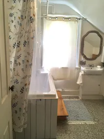 Airy Upper Apt. - Image 4