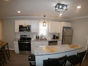 Lovely Area, Spacious Haven w/ Uber & Lyft access - Image 3