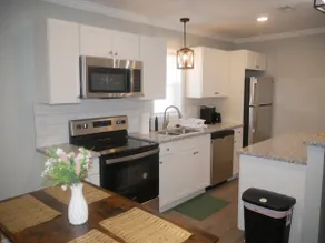Lovely Area, Spacious Haven w/ Uber & Lyft access - Image 2