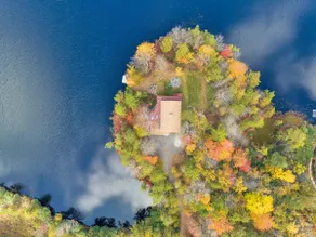4BR Lakehouse | Sleeps 10 | Dock, Kayaks, Fire Pit - Image 4