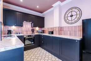 Newly Renovated 5 Bedroom home-Manchester - Image 2