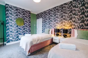 Newly Renovated 5 Bedroom home-Manchester - Image 3