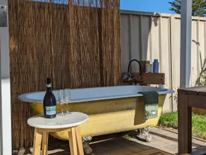 Nora's shack| Relaxing Noraville escape - Image 5