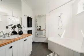 Hamptons On Selby- Barwon Heads. Family and couples beach escape - Image 4