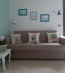 Elegant two-room apartment with private parking and garden - Image 3