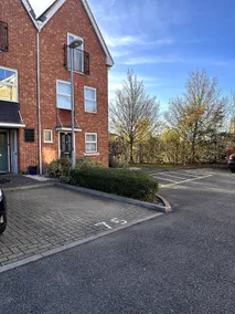 Town Centre spacious 4 bed town house - Image 4