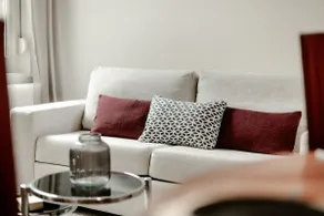 Spacious and stylish apartment with courtyard. - Image 3