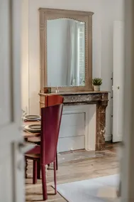 Spacious and stylish apartment with courtyard. - Image 5