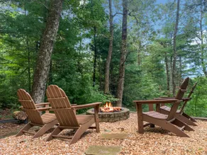 Mountain View|<10 mins to City! Fireplace, Hot tub - Image 2