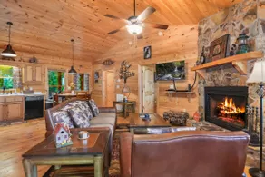 Mountain View|<10 mins to City! Fireplace, Hot tub - Image 4