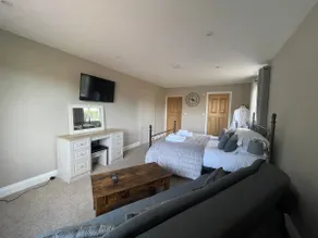 Edens Hideaway - Image 3