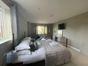 Edens Hideaway - Image 2