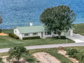 Lake Isis Cottage - Image 2