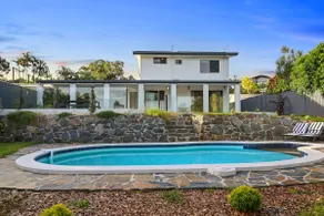 Elevated Entertainer - Modern, Spacious & Stylish - Image 2