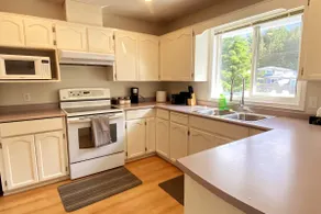 Spacious 3-BRD Home w/ Scenic Views in Hope - Image 3