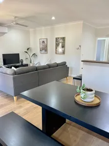 Tuscan Villa in Myrtleford - Image 4