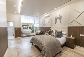 Luxury 2 Bed, City Centre, With Free standing Bath - Image 2