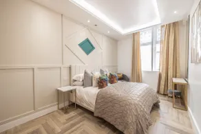 Luxury 2 Bed, City Centre, With Free standing Bath - Image 5