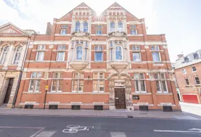 MODERN, FURNISHED LEICESTER CITY CENTRE APARTMENT! - Image 4