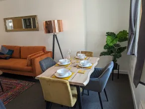 Stunning Modern Coventry City Centre Apartment - Image 4
