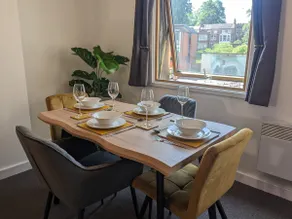 Stunning Modern Coventry City Centre Apartment - Image 5