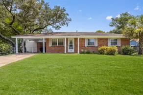 GULF VIEW PLACE - 3 1/2 MINUTE WALK TO EAST BEACH! 1.7 MILES TO CENTER OF TOWN! - Image 2