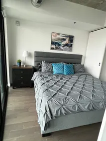 Lovely 2 bedroom downtown across arena - Image 3