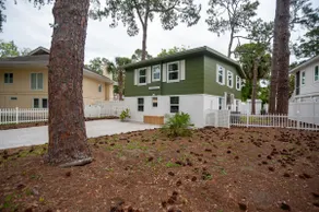 Newly Renovated Duplex- 4th Row - Image 3
