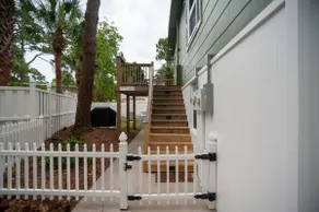 Newly Renovated Duplex- 4th Row - Image 4