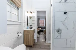 Lovely 1 BR with King bed Apt 3 - Image 3