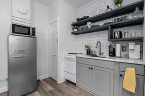 Lovely 1 BR with King bed Apt 3 - Image 5