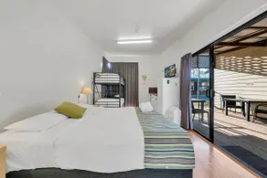 Family Studio Cabin - Image 2