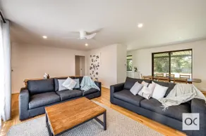 Cosy, coastal home 150m from beach - sleeps to 9 - Image 2