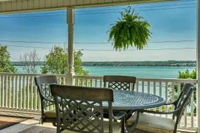 Farm House- Lakefront private dock and porch/views - Image 4