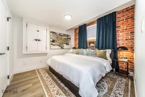 Luxe New York Style Bsmt Suite, Near DT & WEM, King Bed, WiFi - Image 2