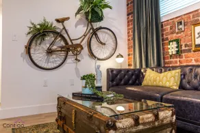 Luxe New York Style Bsmt Suite, Near DT & WEM, King Bed, WiFi - Image 3