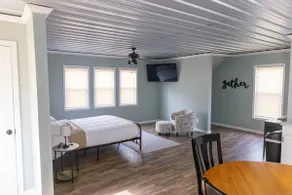 6 Pines Apartment - Image 4