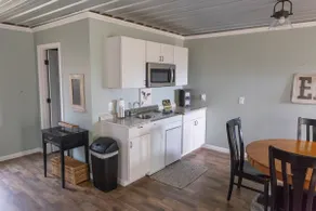 6 Pines Apartment - Image 5
