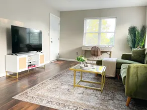 *Contemporary 1 BR by Xavier & Downtown w/ parking - Image 3