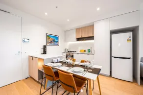 Sunny Garden Relaxition Home in Burwood East - Image 4