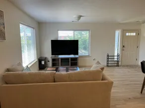 Cozy Quiet Modern Getaway - Image 2