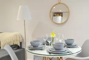 New Flat near Luton Airport *FREE Parking* - Image 3