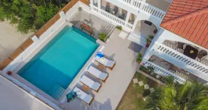Estella Luxury Villa in Amoudi -200m from the beach - Image 3