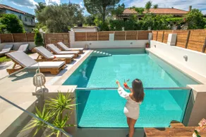 Estella Luxury Villa in Amoudi -200m from the beach - Image 2
