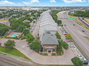 Texas Relaxing & Spacious Downtown 2.2 Bedroom - Image 4