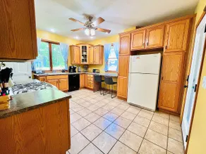 Entire Home- Hill House 4BR/2BA - Image 3