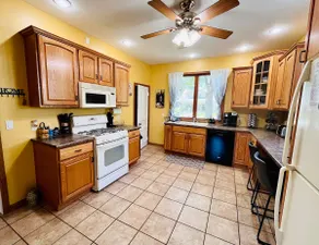 Entire Home- Hill House 4BR/2BA - Image 2